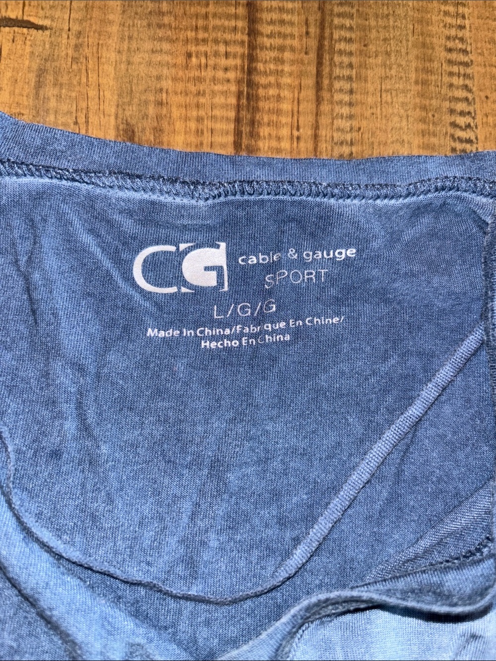 Cable & gauge sport blue umbre v- neck high low short sleeve t-shirt large. EUC - Picture 4 of 7
